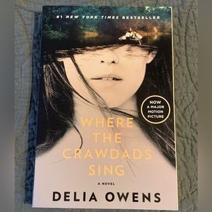 Delia Owens Novel “Where the Crawdads Sing”. Paperback